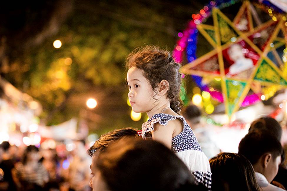 Ảnh: Phố Hàng Mã thất thủ trước đêm trung thu-3