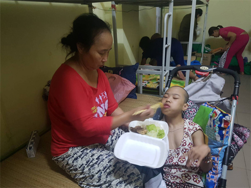 Con trai hai vợ chồng chết cháy trong xóm trọ ông Hiệp khùng”: Bố mẹ sẽ về với chúng con”-4