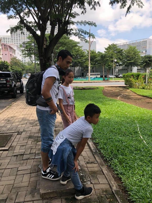 Khi đồng nghiệp nô nức đi cúng Tổ nghề, Phạm Anh Khoa làm lễ đơn giản tại nhà-10