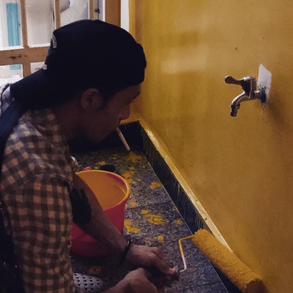 Khi đồng nghiệp nô nức đi cúng Tổ nghề, Phạm Anh Khoa làm lễ đơn giản tại nhà-15