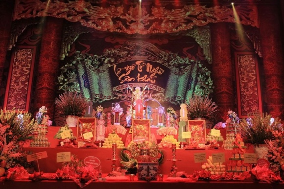 Khi đồng nghiệp nô nức đi cúng Tổ nghề, Phạm Anh Khoa làm lễ đơn giản tại nhà-1