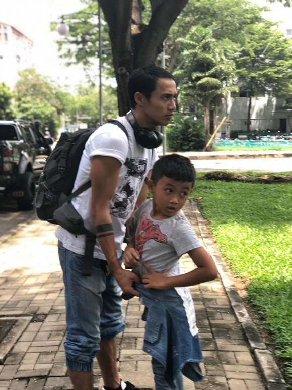 Khi đồng nghiệp nô nức đi cúng Tổ nghề, Phạm Anh Khoa làm lễ đơn giản tại nhà-6