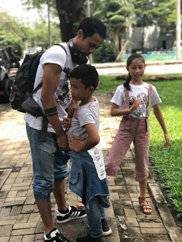 Khi đồng nghiệp nô nức đi cúng Tổ nghề, Phạm Anh Khoa làm lễ đơn giản tại nhà-8