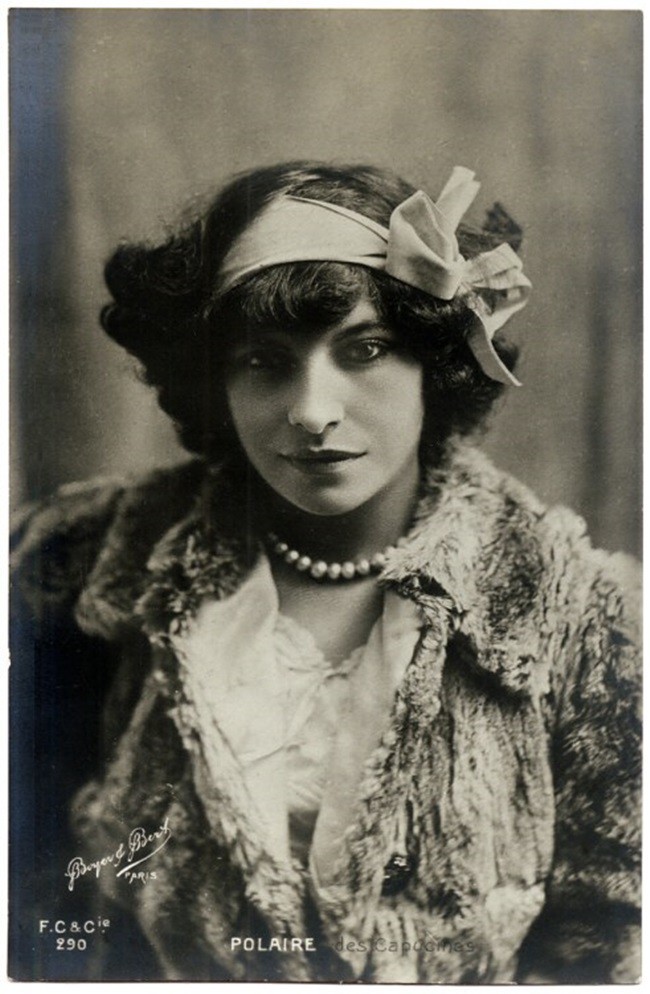 Bí mật về cuộc sống của nữ diễn viên điện ảnh sở hữu vòng eo con kiến nhỏ nhất thế giới, trông không khác gì chiếc đồng hồ cát-7