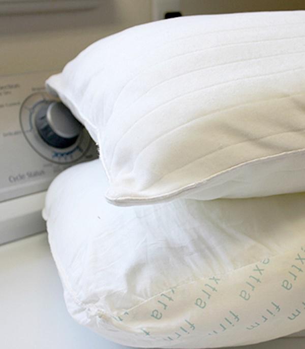 Sau 1 thời gian sử dụng ruột gối thường bị ố vàng, loang lổ tuy nhiên bạn không nên vứt đi ngay mà hãy làm theo cách này-3