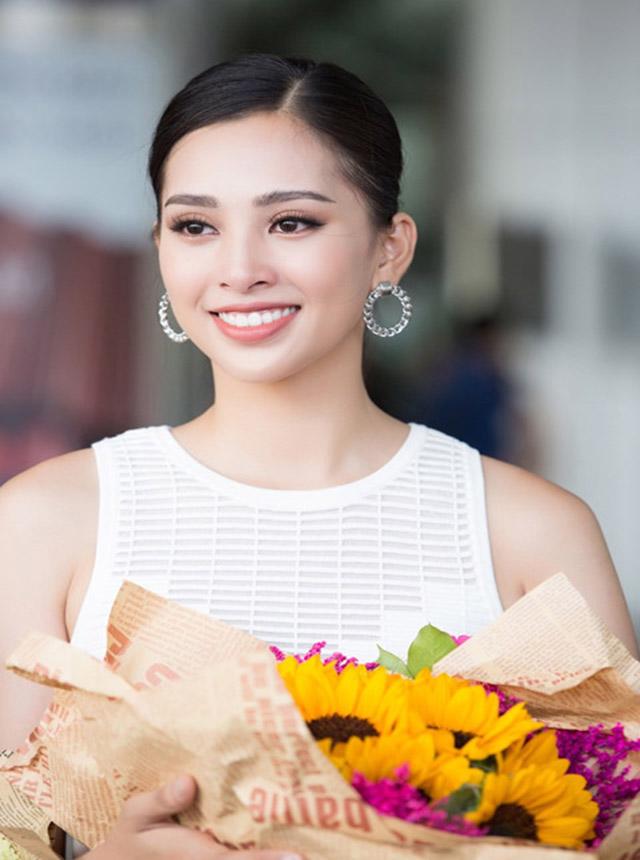 Trang điểm đơn giản khi về nhà, Tân hoa hậu 2018 còn rạng rỡ hơn cả lúc đăng quang-4