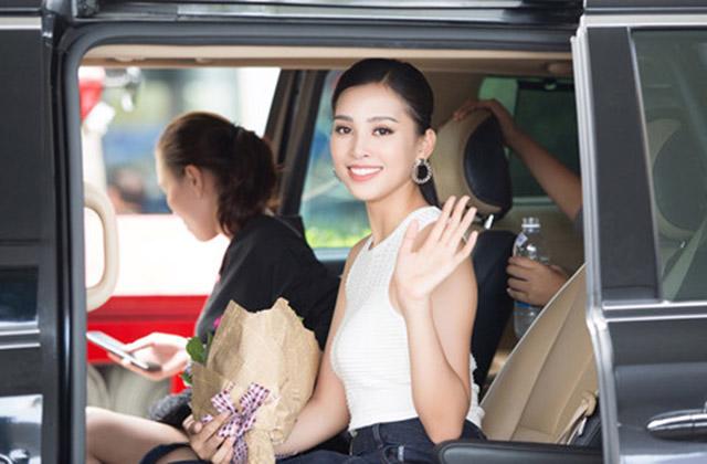 Trang điểm đơn giản khi về nhà, Tân hoa hậu 2018 còn rạng rỡ hơn cả lúc đăng quang-10