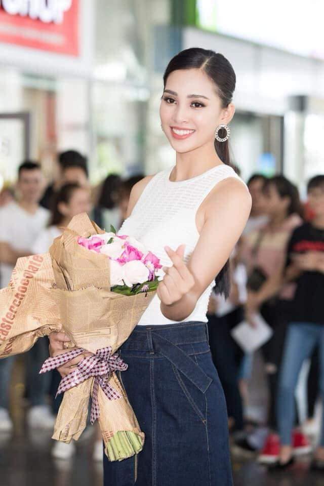 Trang điểm đơn giản khi về nhà, Tân hoa hậu 2018 còn rạng rỡ hơn cả lúc đăng quang-13