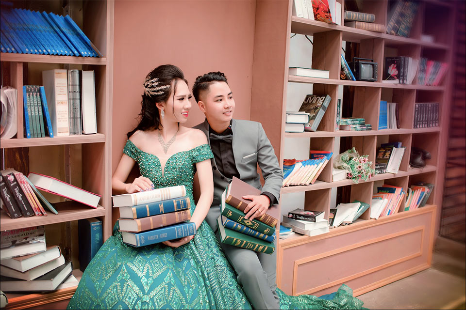 Ảnh cưới cặp đôi cô dâu là nam, chú rể là nữ: Khó nhận ra chưa phẫu thuật chuyển giới-1