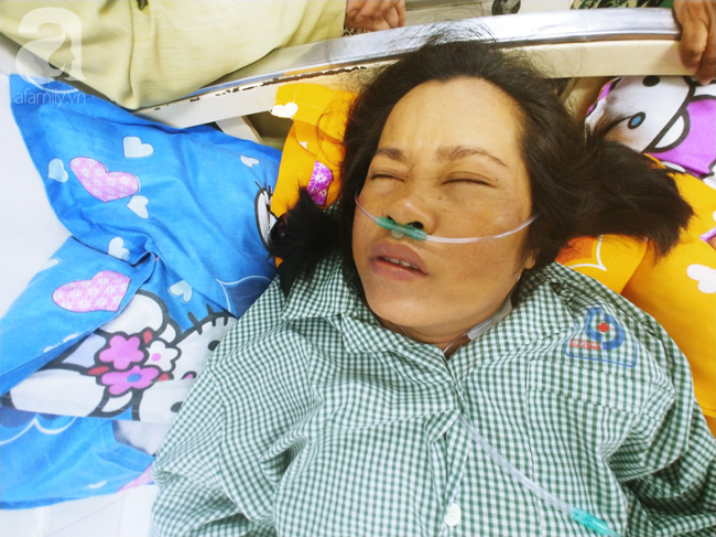 Nữ dược sĩ bị nhiễm độc gan nặng, sinh song thai rồi nguy kịch: Chỉ mong được sống trở về nhìn mặt các con”-1