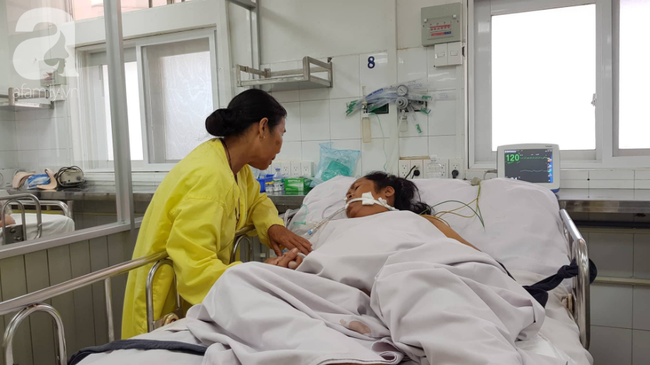 Nữ dược sĩ bị nhiễm độc gan nặng, sinh song thai rồi nguy kịch: Chỉ mong được sống trở về nhìn mặt các con”-2