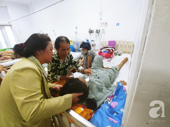 Nữ dược sĩ bị nhiễm độc gan nặng, sinh song thai rồi nguy kịch: Chỉ mong được sống trở về nhìn mặt các con”-3