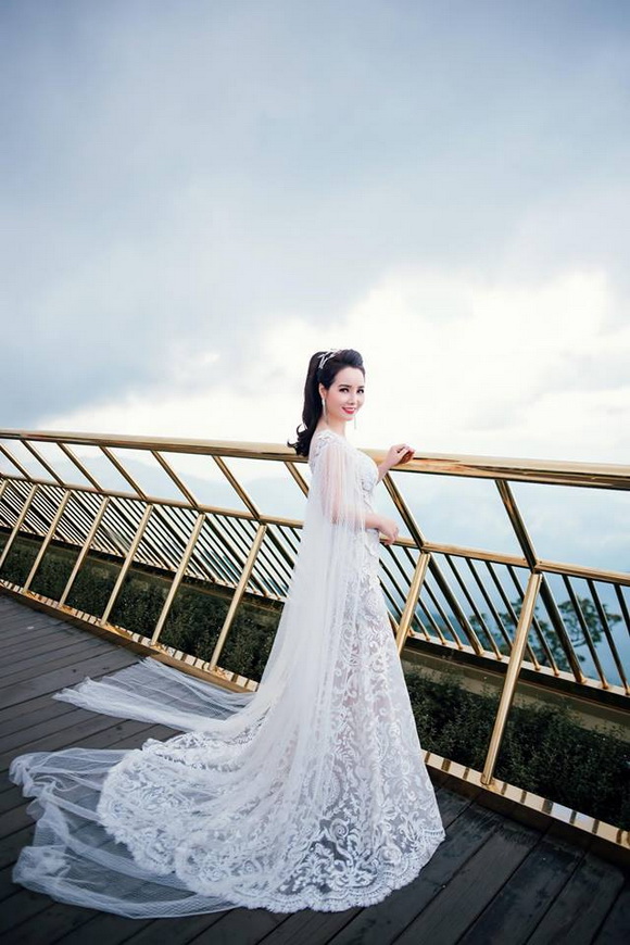 Mai Thu Huyền hóa Hằng Nga đẹp yêu kiều trên cầu Vàng-11