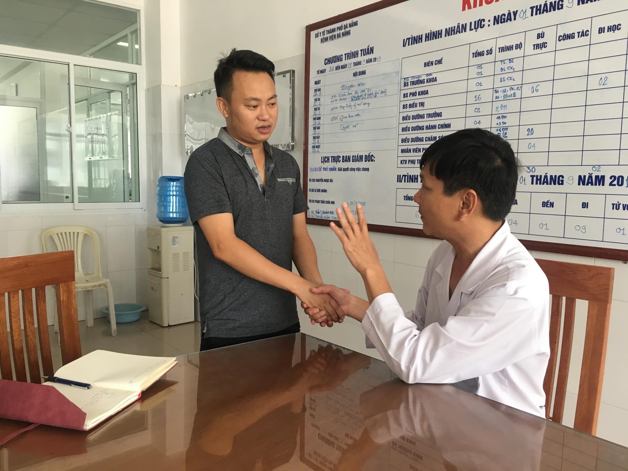 Người chồng có vợ và con tử vong khi du lịch Đà Nẵng: Khi tỉnh dậy quá sốc, tôi từng rút hết ống tiêm để tự sát...-2