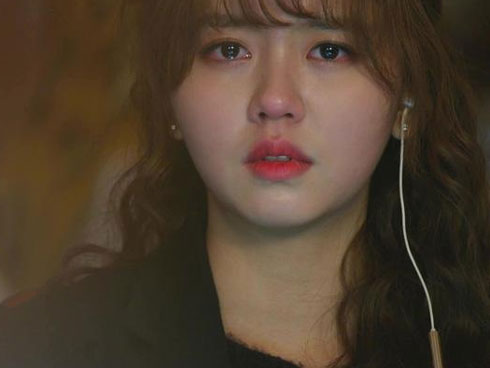 Nhìn người bán hàng rong ăn vội suất cơm hộp bên đường dưới tiết trời 11 độ, bạn nghĩ gì?-3