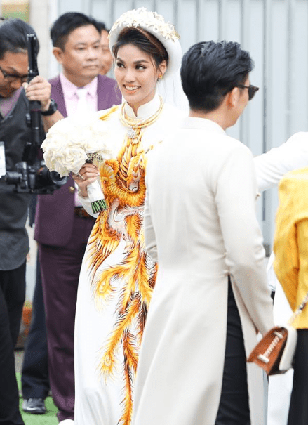 Nhan sắc Lan Khuê trong đám hỏi sáng nay: Đẹp như... bình thường!-4