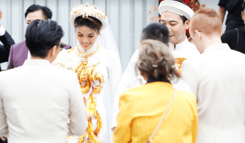 Nhan sắc Lan Khuê trong đám hỏi sáng nay: Đẹp như... bình thường!-5