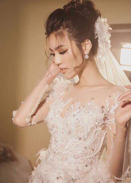 Nhan sắc Lan Khuê trong đám hỏi sáng nay: Đẹp như... bình thường!-12