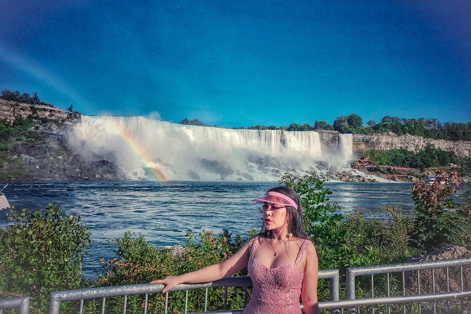 Cô giáo Việt biết 3 ngoại ngữ, giỏi 4 nhạc cụ tự tin khoe dáng nóng bỏng giữa phố Canada-2