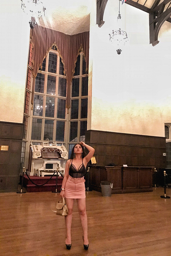 Cô giáo Việt biết 3 ngoại ngữ, giỏi 4 nhạc cụ tự tin khoe dáng nóng bỏng giữa phố Canada-6