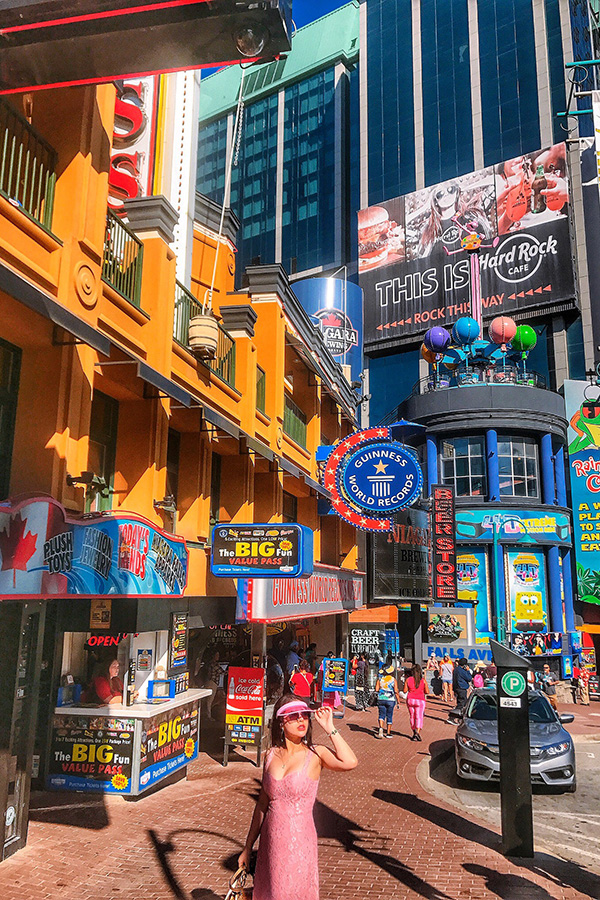 Cô giáo Việt biết 3 ngoại ngữ, giỏi 4 nhạc cụ tự tin khoe dáng nóng bỏng giữa phố Canada-10