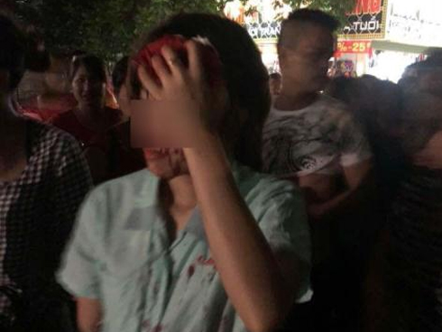 Chồng mặc nhân tình đánh vợ chảy máu đầu: Giải thích lạ-1