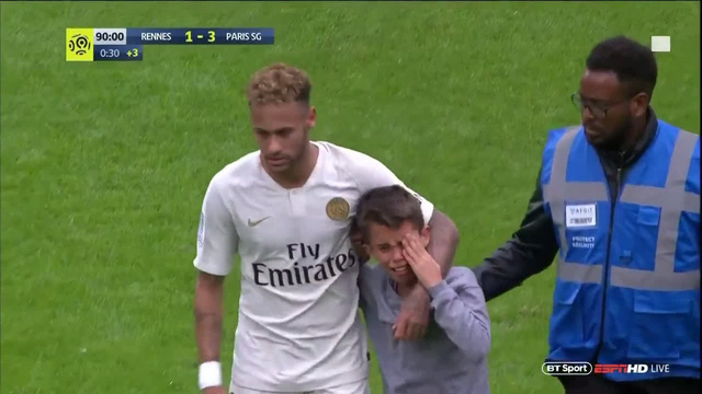 Hành động cực đẹp của Neymar trên sân cỏ-1