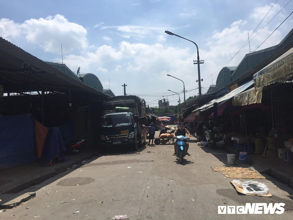 Bảo kê thu tiền xe chợ Long Biên: Loạt thông tin lạ-1