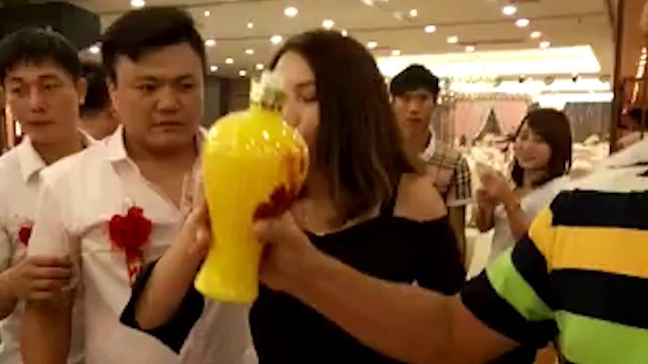 Chơi hết nước hết cái với màn thách uống rượu trong đám cưới bạn thân, nàng phù dâu lĩnh hậu quả thảm thương, phải trả giá bằng tính mạng-2