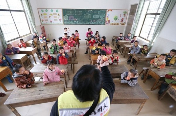 Hiệu trưởng trường mầm non bị bắt vì cho học sinh ăn gạo mốc-1