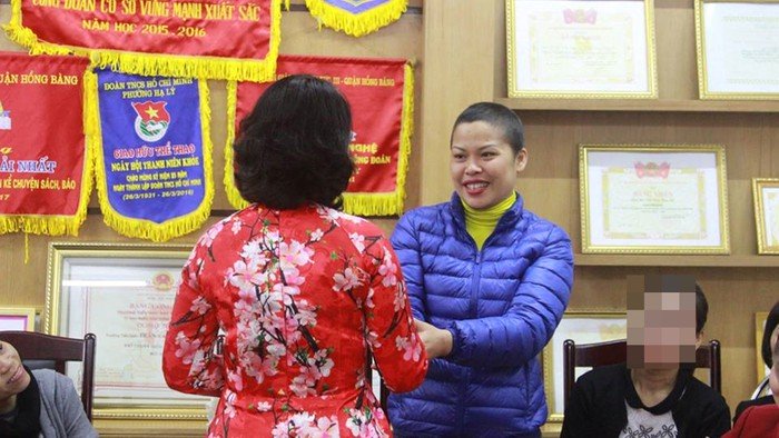 Giáo viên giỏi bị ung thư, hiệu trưởng tự ý cắt hợp đồng-1