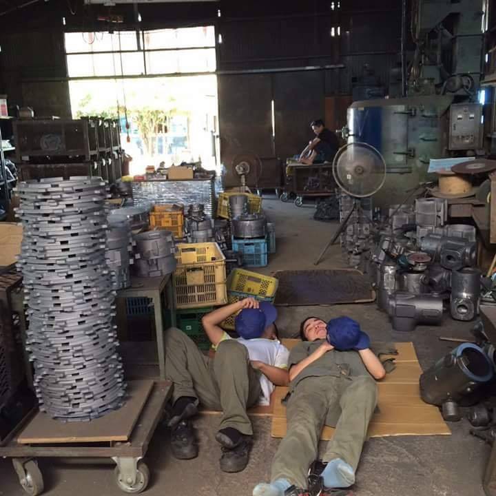 Chùm ảnh: Cư dân mạng Việt tại Nhật chia sẻ những giấc ngủ vội vàng giữa ca làm việc-13