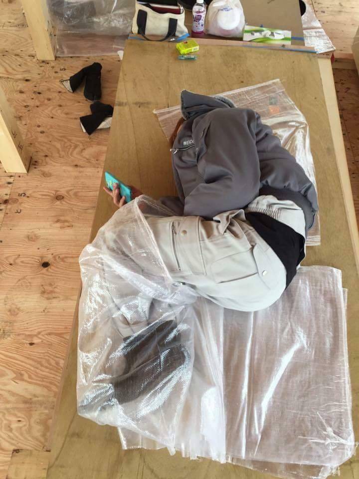 Chùm ảnh: Cư dân mạng Việt tại Nhật chia sẻ những giấc ngủ vội vàng giữa ca làm việc-3