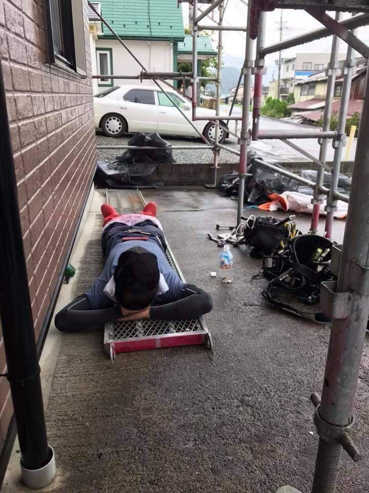 Chùm ảnh: Cư dân mạng Việt tại Nhật chia sẻ những giấc ngủ vội vàng giữa ca làm việc-4