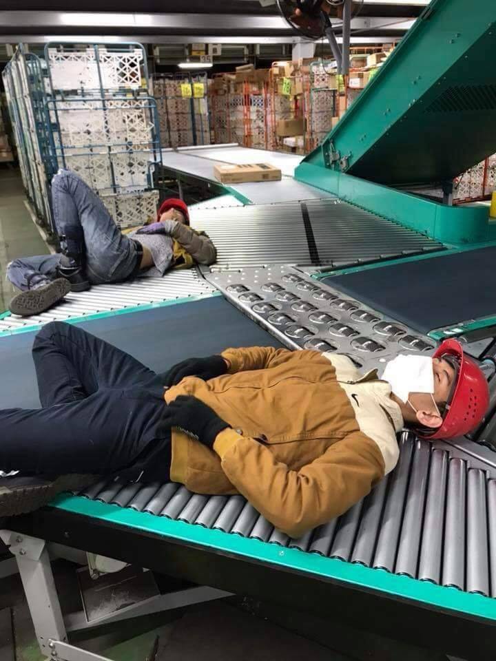 Chùm ảnh: Cư dân mạng Việt tại Nhật chia sẻ những giấc ngủ vội vàng giữa ca làm việc-6