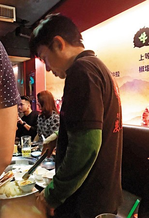 Kết cục bi thảm của danh ca một thời: Tuổi 57 đi hát rong, bị bắt vì nghiện ngập-3