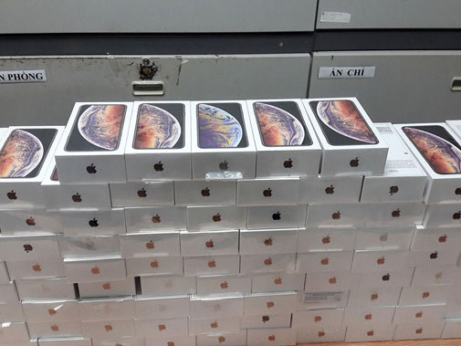 Ngắm iPhone XS Max mạ vàng 18k đầu tiên ở Việt Nam-12