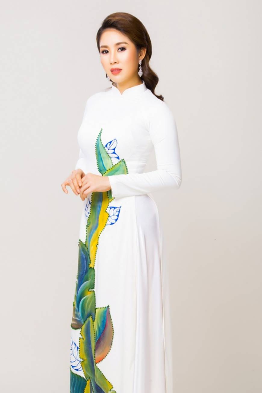 Lê Phương diện áo dài thanh thoát khoe sắc lẫn hương-6