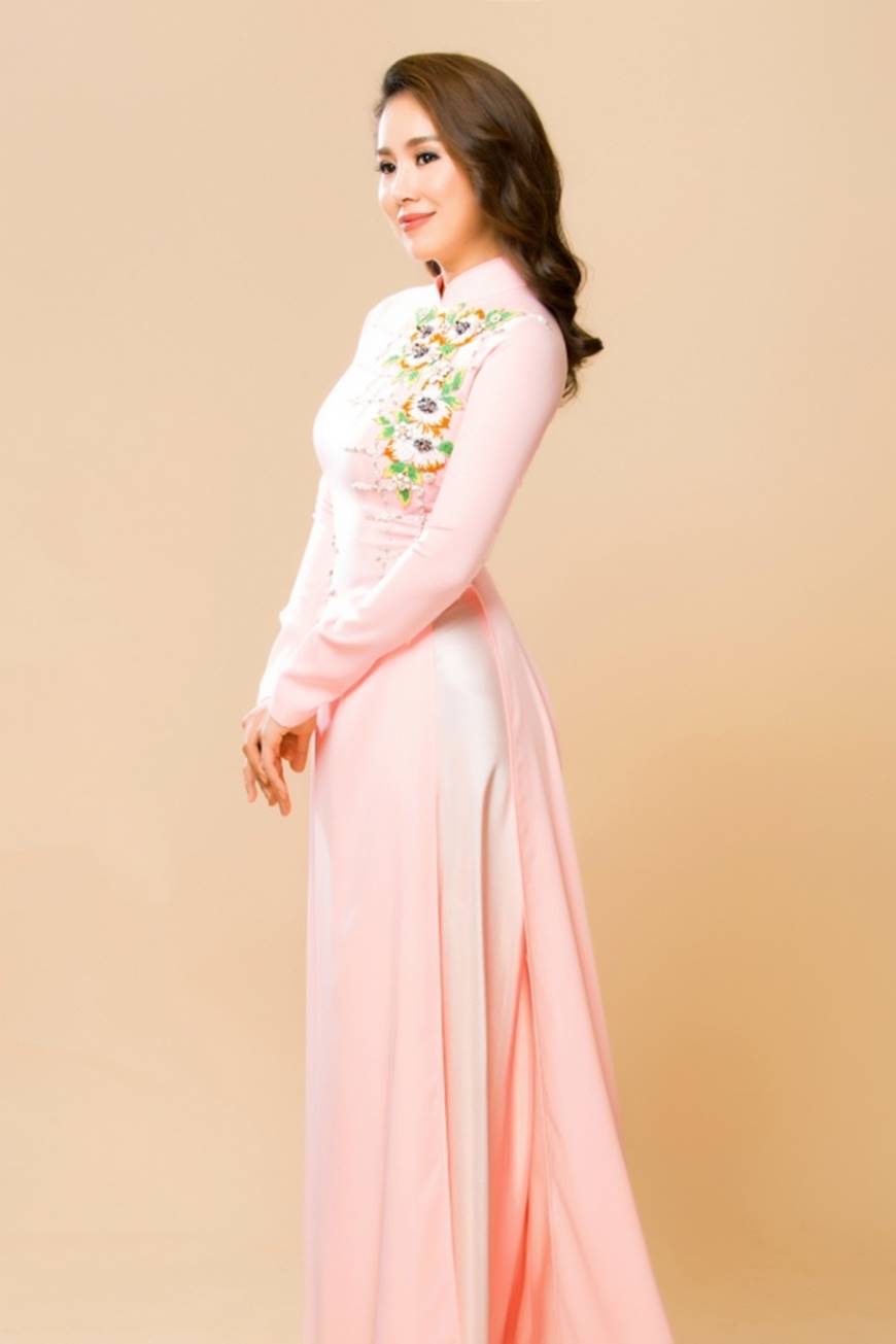 Lê Phương diện áo dài thanh thoát khoe sắc lẫn hương-12