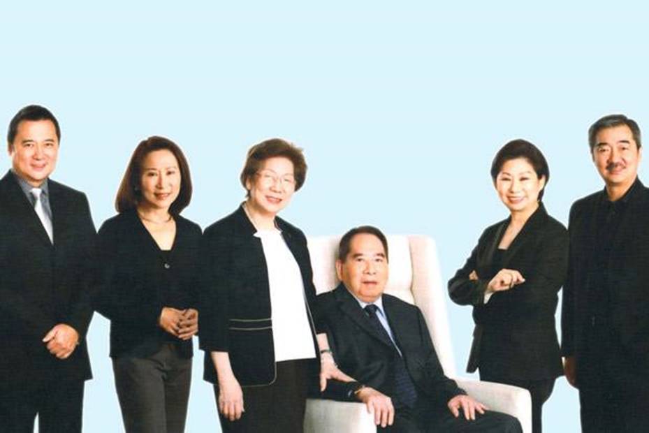 Bài học đầu tiên của cha giúp cậu bé bán giày dạo trở thành người giàu nhất Philippines-2