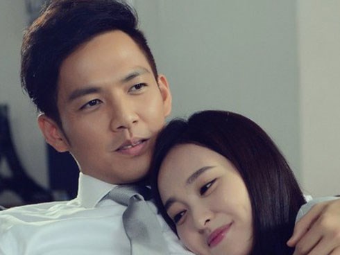 Cô dâu hốt hoảng vì phải rửa cả chục mâm bát sau đám cưới, chú rể đã làm hành động này khiến cô lặng người