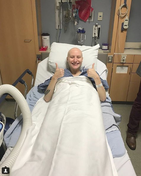 Bị ung thư buồng trứng ở tuổi 23 và những gì vận động viên này đã làm là ghi lại sự tàn phá của căn bệnh trên cơ thể cô-2