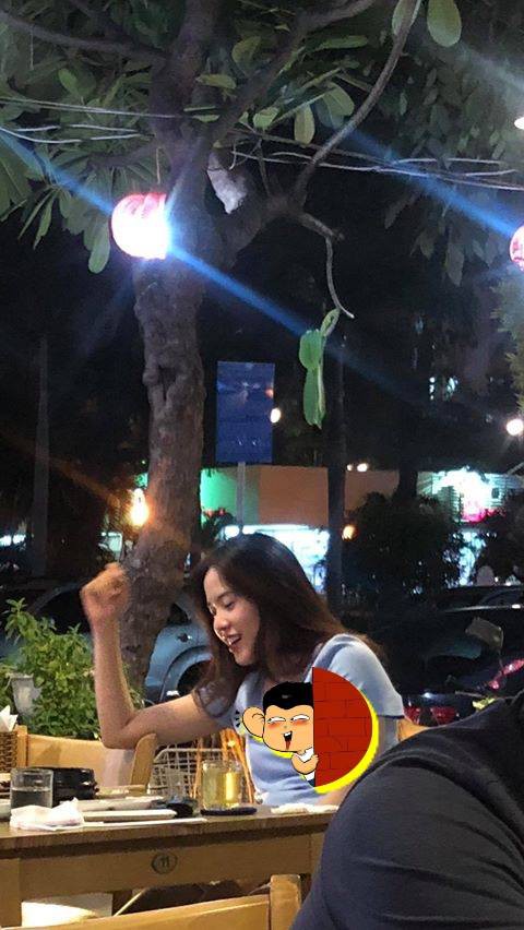 Bắt gặp Nam Em ngồi buồn bã, hát linh tinh giữa đêm diễn ra ngày trọng đại của Trường Giang-1