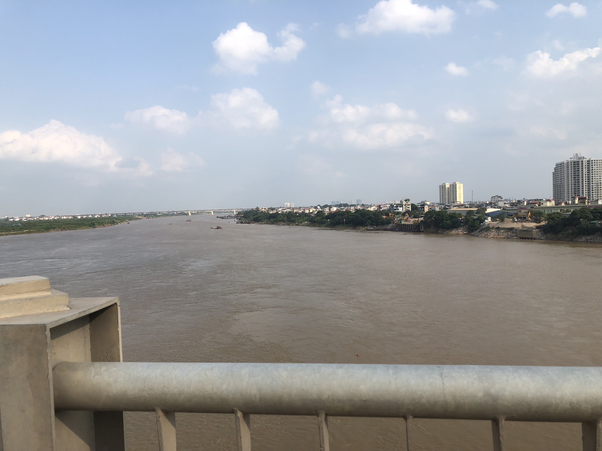 Người mẹ trẻ nghi trầm cảm ôm con 7 tháng tuổi nhảy cầu tự vẫn: Đứa bé xinh xắn và đáng yêu lắm-1