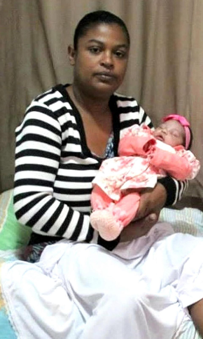 10 phút sau khi tắm, con gái 3 ngày tuổi đột nhiên co giật sùi bọt mép, mẹ đưa con vào bệnh viện thì phát hiện nguyên nhân rùng rợn-1