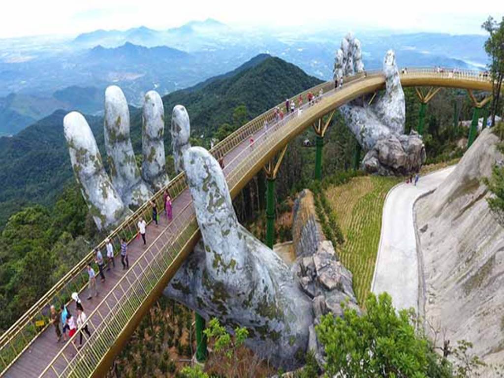 Du khách không thốt nên lời khi bước chân tới cây cầu nổi tiếng Việt Nam này-1