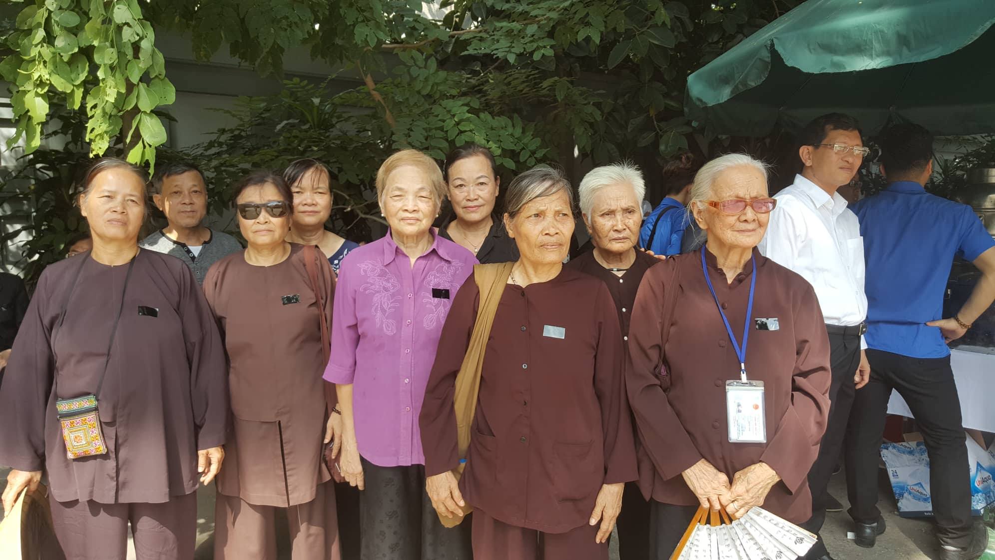 Món quà của Chủ tịch nước và vành khăn trắng ngày Quốc tang-11