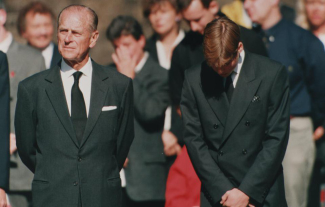 Lần đầu tiết lộ lý do vì sao bố chồng Công nương Diana đi theo sau quan tài trong đám tang của con dâu, điều chưa từng có trước đây-4