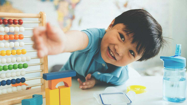 Theo phương pháp Montessori thì đây là 10 việc nên để con tự làm-8