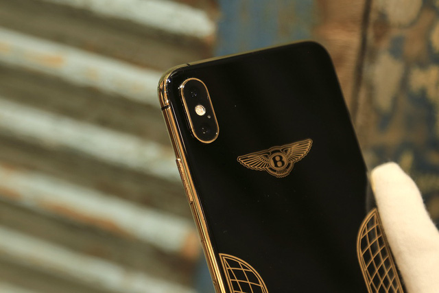 Ngắm iPhone XS Max mạ vàng 18k đầu tiên ở Việt Nam-6